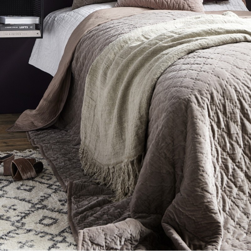 Sengetæppe Velour quiltet Beige - Nordal 220x270