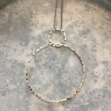 Halskæde - Friihof + Siig - 50 cm Ring - Mat sølv