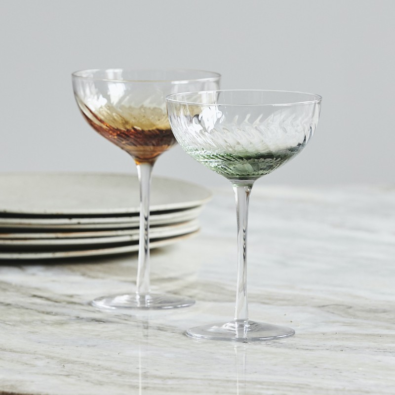Se Cocktailglas "Garo" m/ lysebrun bund - Nordal hos Mostersskur.dk