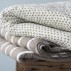 Quilt / Vattæppe m/ hvide, sorte & jordfarvet striber - Ib Laursen 130x180