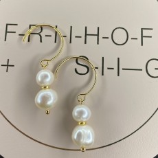 Øreringe fra Friihof + Siig - gold "white pearl duo"
