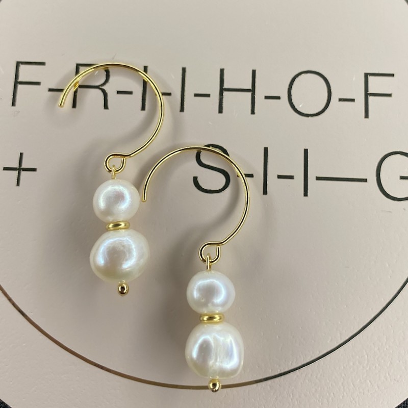 Se Øreringe fra Friihof + Siig - gold "white pearl duo" hos Mostersskur.dk