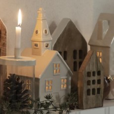 Kirke keramik t/ fyrfadslys hvid - Ib Laursen H: 26