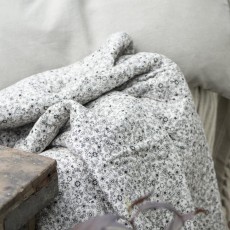 Quilt / Vattæppe XXX m/ sorte blomster - Ib Laursen 130x180