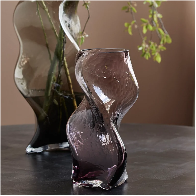 Billede af Vase "Sable" snoet glas lilla - Nordal - H: 30 cm