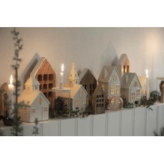 Hyggeligt julelandskab med kirker, huse & lys