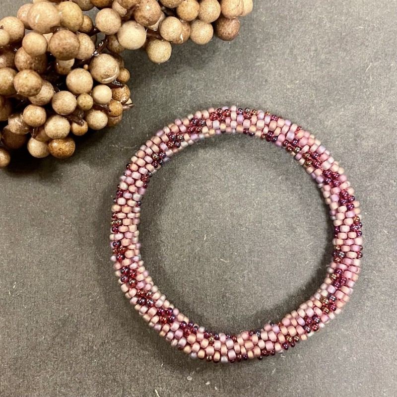 Billede af Nepali armbånd lilla m/ røde detaljer