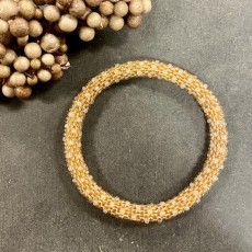 Nepali armbånd flaskegrøn m/ små sorte perler