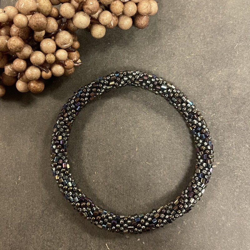 Billede af Nepali armbånd grå, brune & blå perler