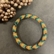 Nepali armbånd grøn, sort & gule perler