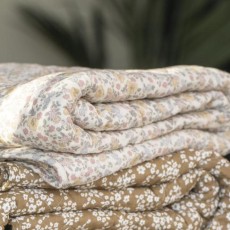 Quilt / Vattæppe varm sand m/ blomster - Ib Laursen 130x180
