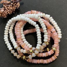 Armbånd - Friihof + Siig - pink coral perler m/ guld