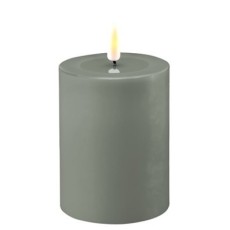 LED bloklys støvet grønt - Deluxe Homeart - Dia:7,5x10 cm