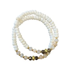 Armbånd - Friihof + Siig - hvid m/ blandede perler og guld