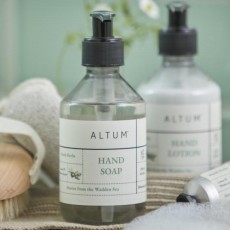 Håndsæbe "ALTUM" marsh herbs duft - Ib Laursen 250 ml.