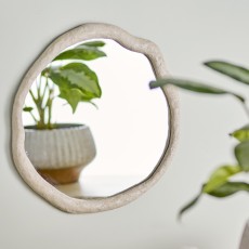 Spejl "Cillia" naturfarvet ujævn facon  - Bloomingville 38x41