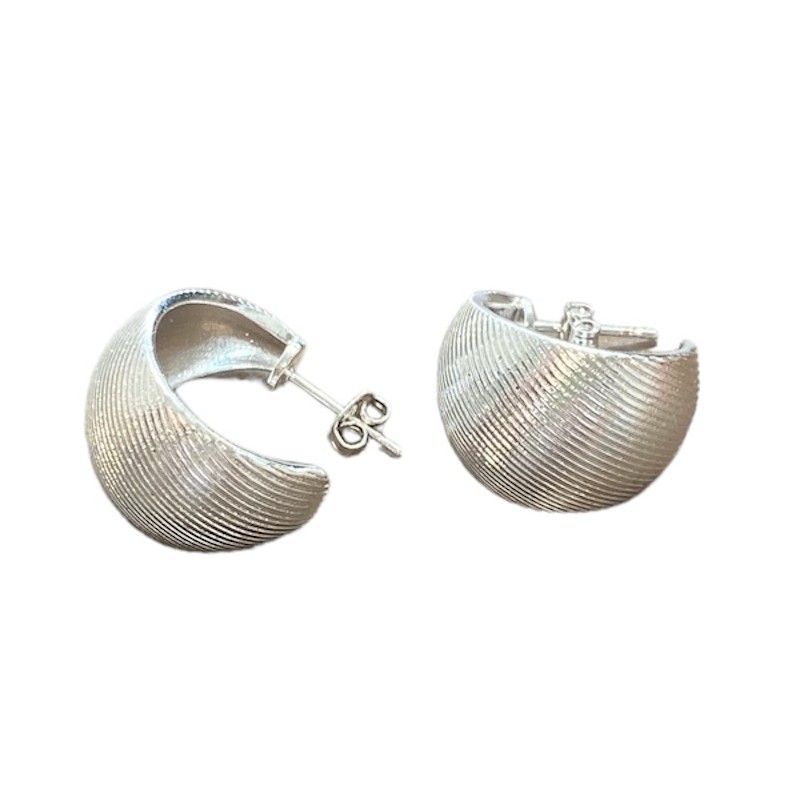 Billede af Øreringe / ørestikker - Friihof + Siig - Sølv m/ riller