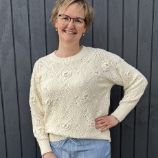 Striktrøje / pullover "Arles" råhvid m/ blomster - Costamani