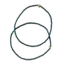 Armbånd - Friihof + Siig - Perler - blanke sorte og enkel guld perle