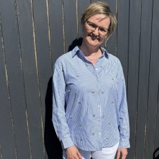 Skjorte "JunoSZ" m/ blå og hvide striber samt perler - Saint Tropez