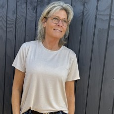 T-shirt "HagaSZ" lys sand m/ glimmer - Saint Tropez