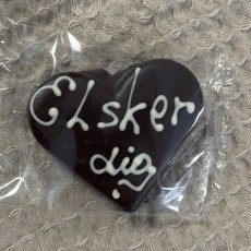 Marcipanhjerte m/ mørk chokolade "Jeg elsker dig" - Cocoture 45 g