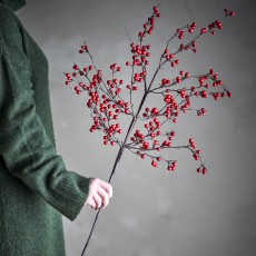 Gren m/ røde bær kunstig "Ilex" - Bloomingville L: 91,5 cm