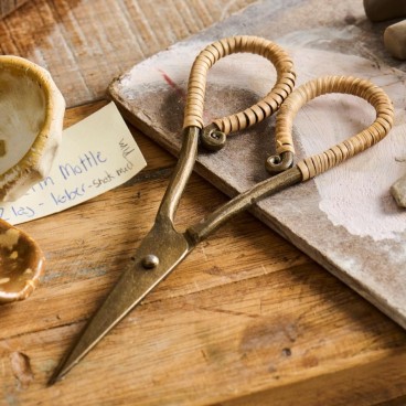 Saks m/ rattangreb - Ib Laursen L: 17,8 cm