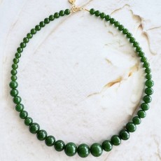 Halskæde - Friihof + Siig - "Malaysian green jade" perler