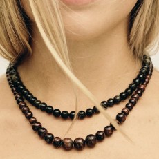 Halskæde - Friihof + Siig - m/ perler "Red tiger eye"