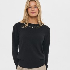 Bluse sort m/ perle detaljer langs halsen "TemmaSZ" - Saint Tropez