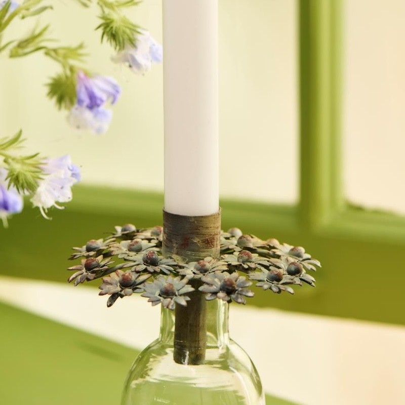 Stage til flaske med blomsterkrans t/ kronelys - Ib Laursen