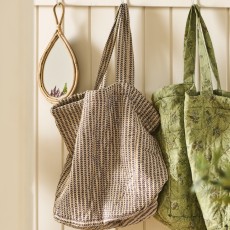 Taske quiltet m/ mørkeblå stængler - Ib Laursen