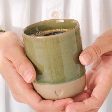 Krus u/ hank "Heart" og olivengrøn glasering - Ib Laursen
