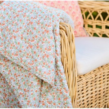 Quilt / Vattæppe m/ lyseblå og rust blomster - Ib Laursen 130x180