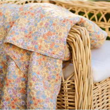 Quilt / vattæppe gul m/ flerfarvede blomster - Ib Laursen 130x180