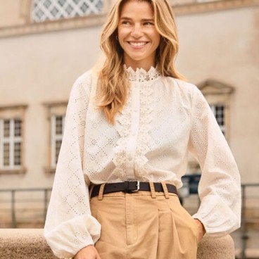 Skjorte "PetuniaSZ" råhvid m/ broderi - Saint Tropez