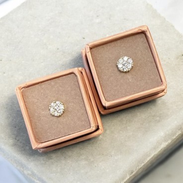 Ørestik "One Piece" - Friihof + Siig - guldbelagt blomst m/ sten