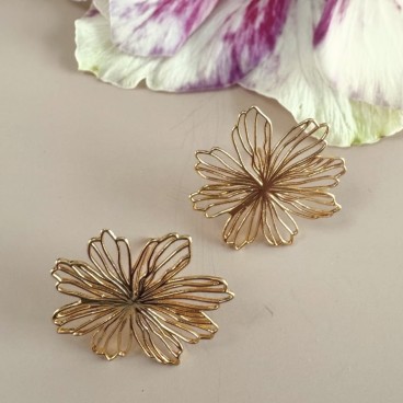 Øreringe fra Friihof + Siig - guldfinish filigran blomst