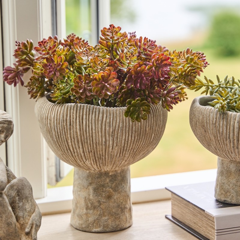 Vase / skjuler på fod i rillet cement - Speedtsberg H: 20