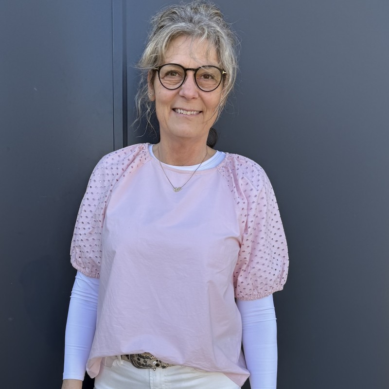 Bluse "PalaSZ" lyserød m/ korte ærmer og hulmønster - Saint Tropez