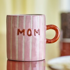 Krus "Cherish" rosa "Mom" - Bloomingville 325 ml.