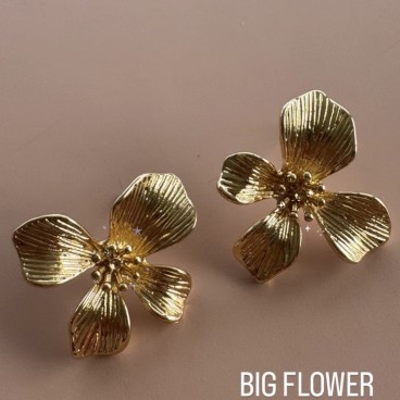 Øreringe / ørestikker Friihof + Siig - guldfinish - Big Flower